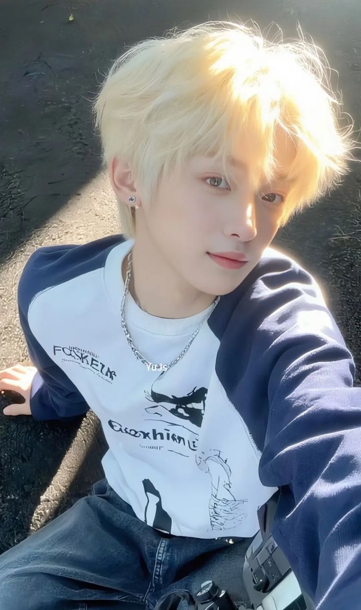 Xuyên vào truyện ABO, tôi trở thành người được vạn người mê